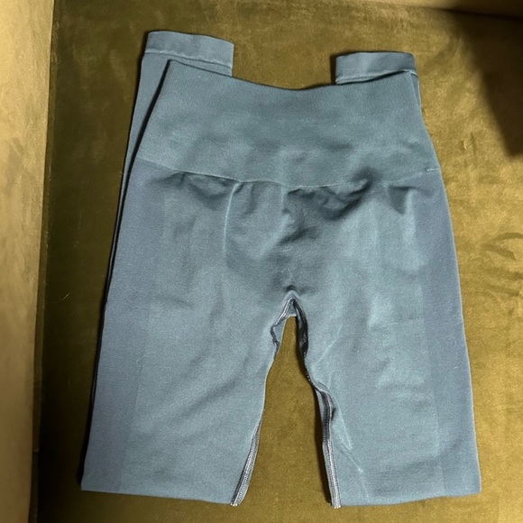 Alphalete Pants - Alphalete leggings amplify